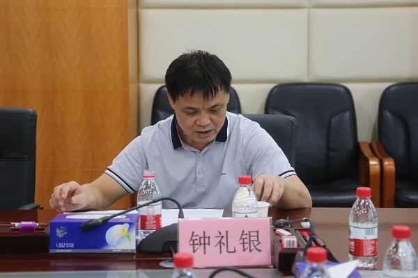 嘉宾：市民政局慈善社工处二级调研员钟礼银