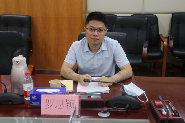 嘉宾：市民政局政策法规和规划财务处长罗思颖