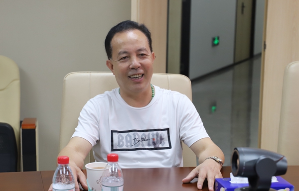 嘉宾：参加活动的张先生