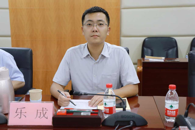 嘉宾：市民政局基层政权建设和区划处副处长乐成