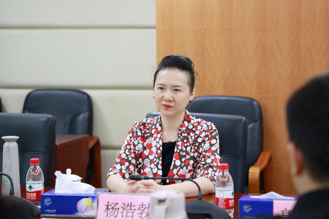 嘉宾：市民政局副局长杨浩勃