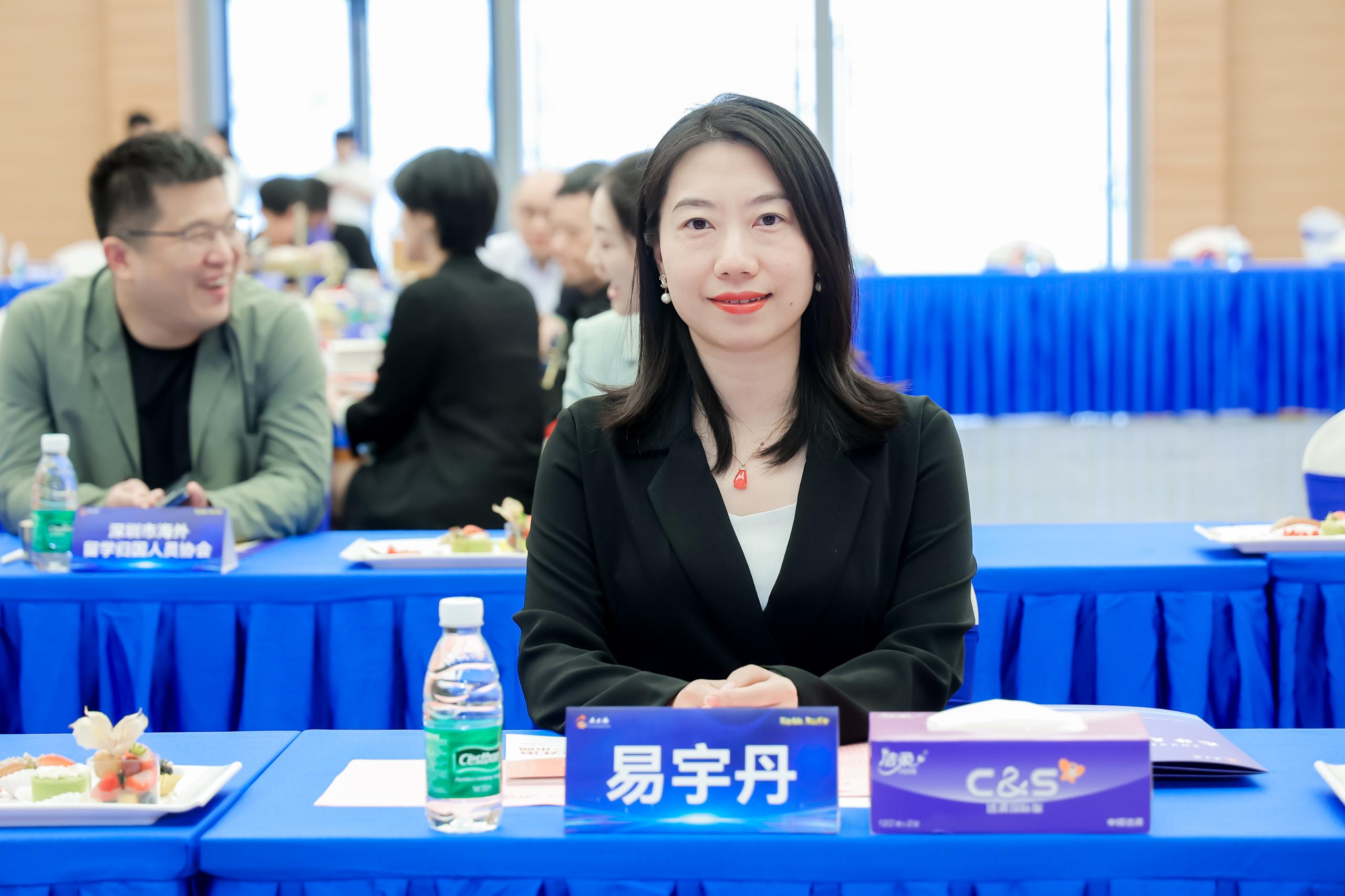 嘉宾：龙华区人力资源局党组书记、局长易宇丹