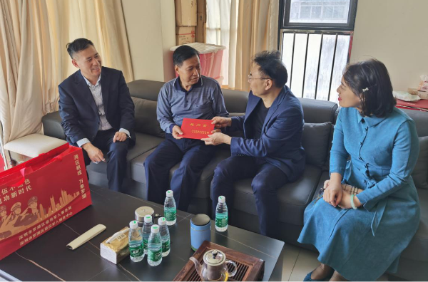 罗湖区副区长宋强走访慰问军转干部