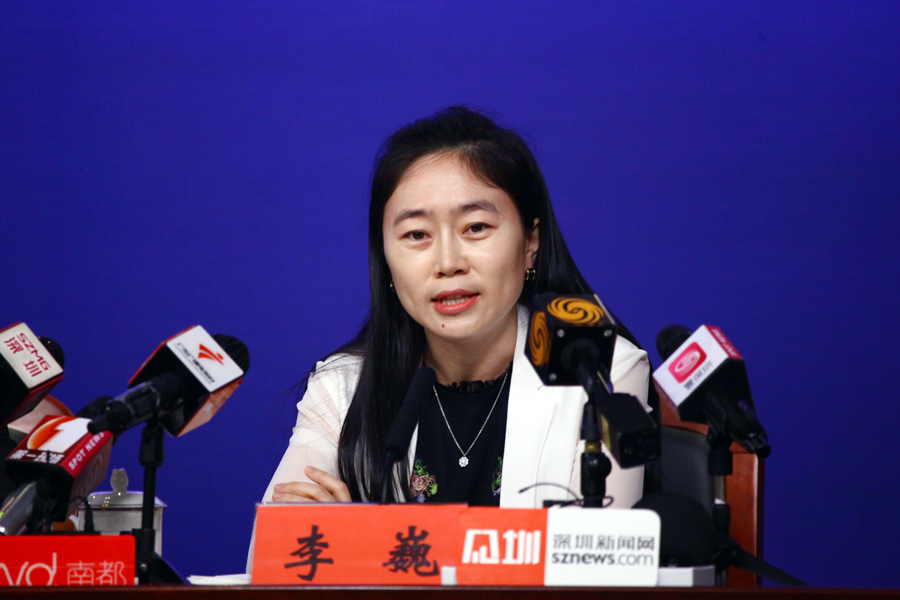 嘉宾:比亚迪总裁办公室主任,比亚迪慈善基金会秘书长 李巍-图片资料