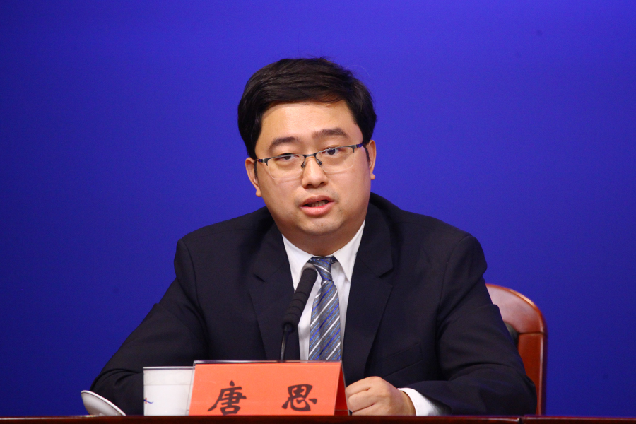 主持人深圳市人民政府新闻办公室唐思
