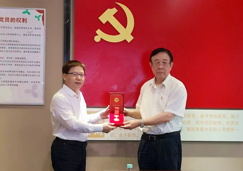 建党100周年小卡片,建党100周年卡片 市新兴金融行业党委召开庆祝建党100周年暨七一表彰大会赖群阳讲党课