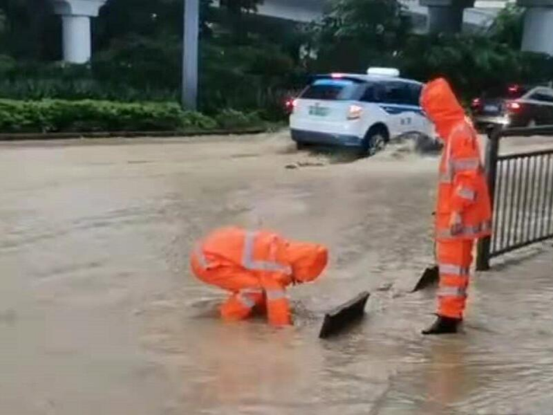 危急时刻见真情 莲塘街道合力防汛排涝除险确保群众生命财产安全