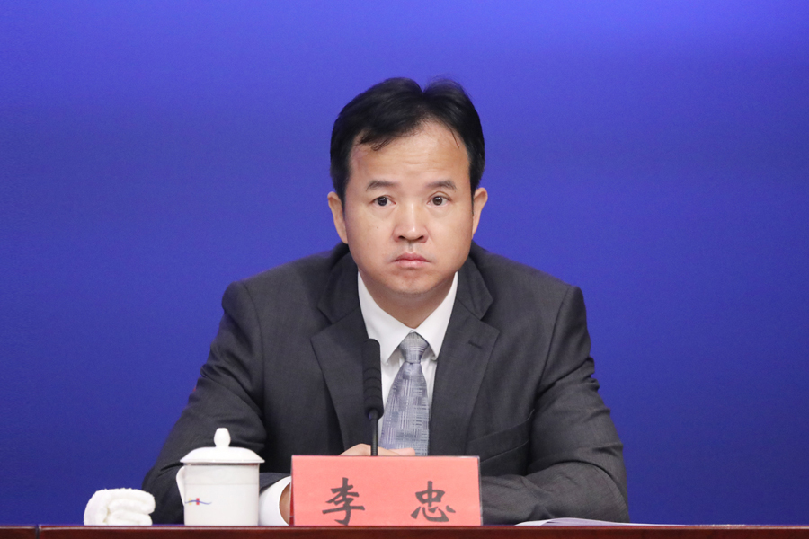 李忠.jpg