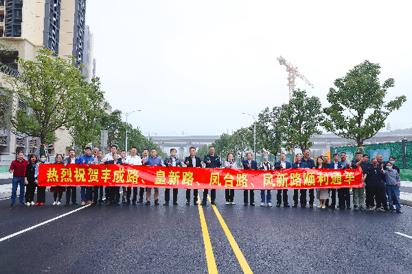 深圳光明区建筑工务署推动红坳村整村搬迁安置房周边配套4条道路建成通车