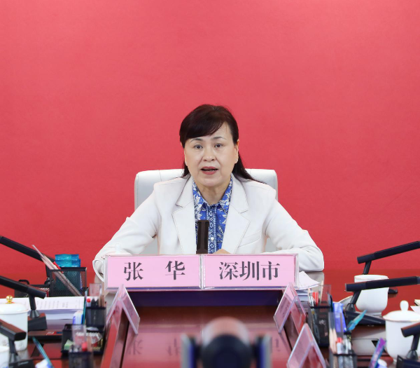 张华副市长在汇报中介绍,深圳在"无废城市"建设试点期间,不断完善"无