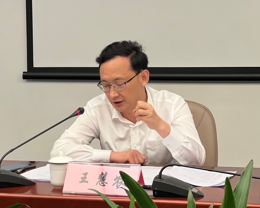 嘉宾：市政府发展研究中心党组成员王慧农