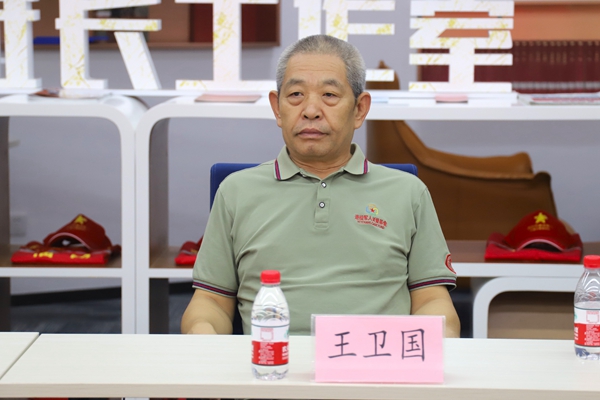 嘉宾：参加活动的王先生