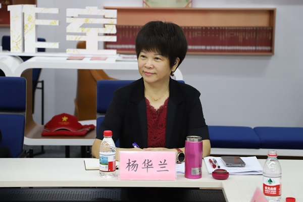 嘉宾：参加活动的杨女士
