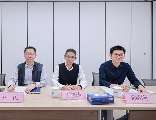 市生态环境局审批综合处副处长王晓涛（左三）、市生态环境智能管控中心副主任尹民（左二）、市生态环境局审批综合处一级主任科员邹绍刚（左四）