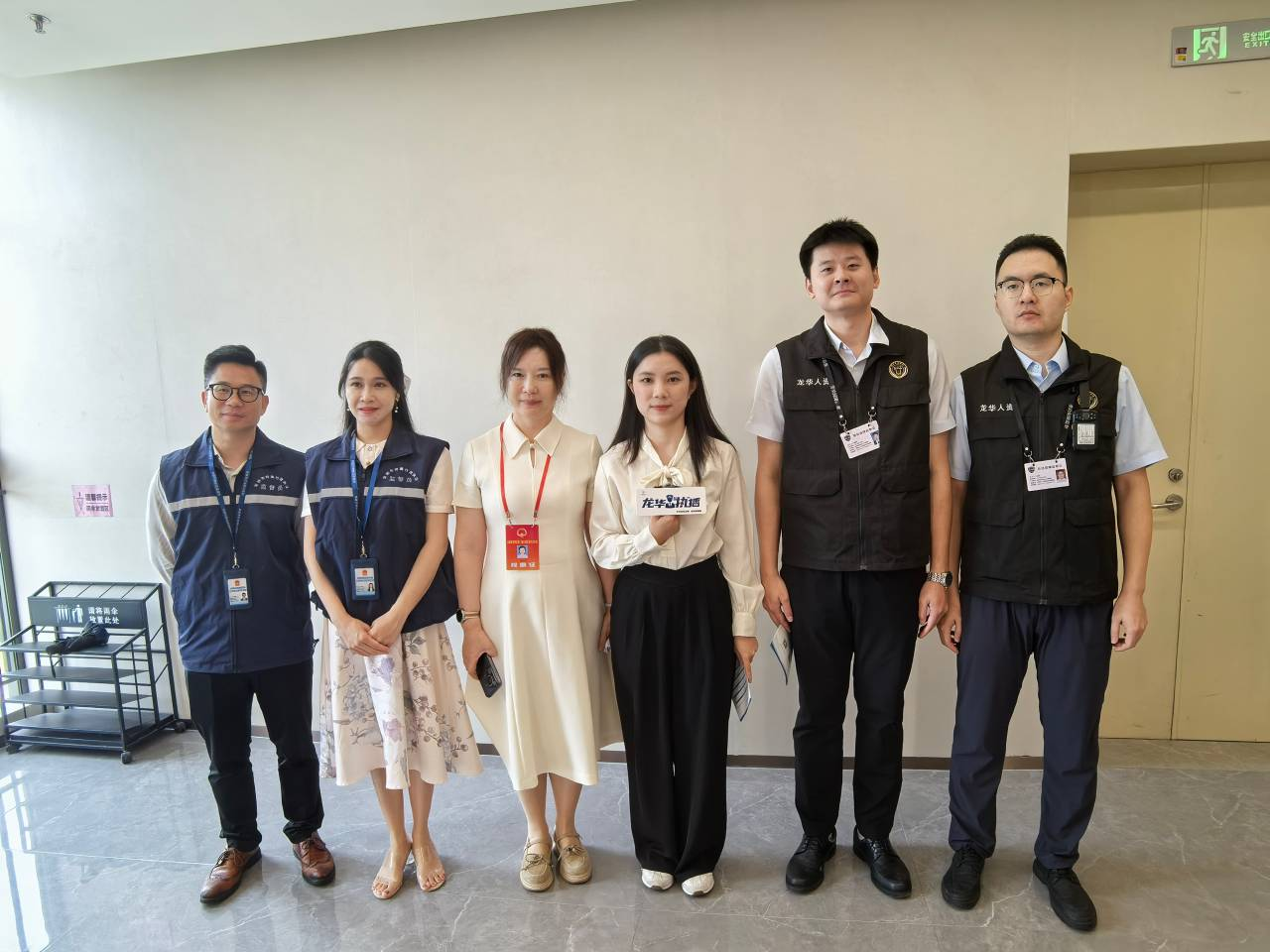 嘉宾：龙华区人力资源局执法人员刘森芳、高华嵩；深圳市特邀执法监督员吴巧敏、刘博文；龙华区人大代表谭珞萍