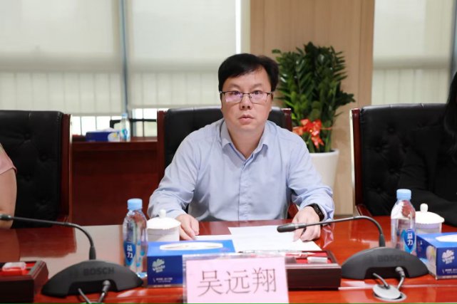 嘉宾：市民政局党组成员、副局长吴远翔