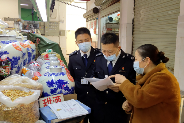 市局食品经营处下沉光明玉塘辖区督导农贸市场食品安全及疫情防控措施落实情况.jpg