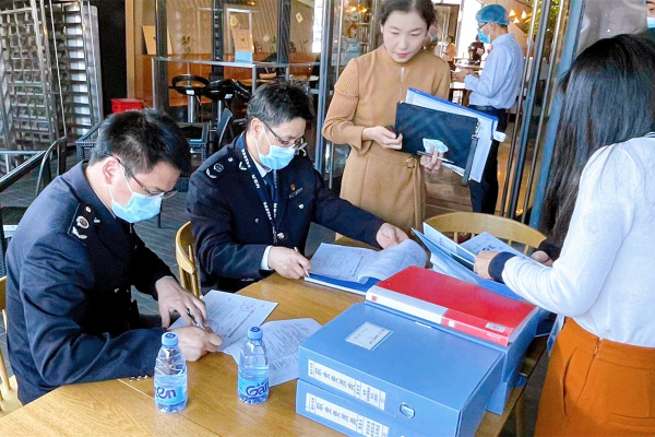 市市场监管局盐田局梅沙所开展春季开学校园食品安全检查.jpg