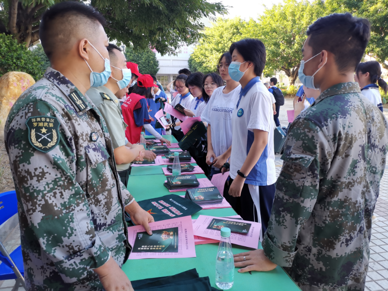 0708征兵宣传进校园3.jpg