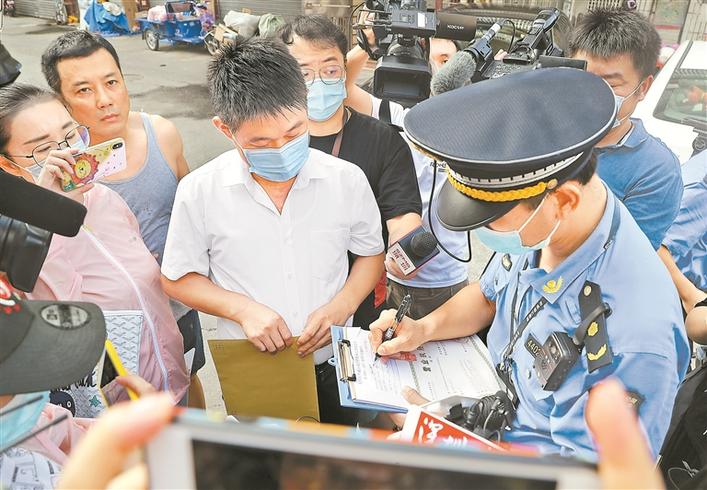 深圳开出首张垃圾分类整改通知书.jpg