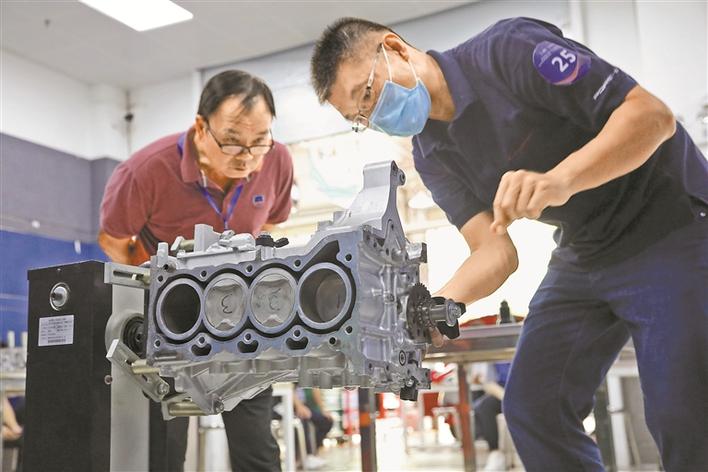 赛职业技能 扬工匠精神.jpg