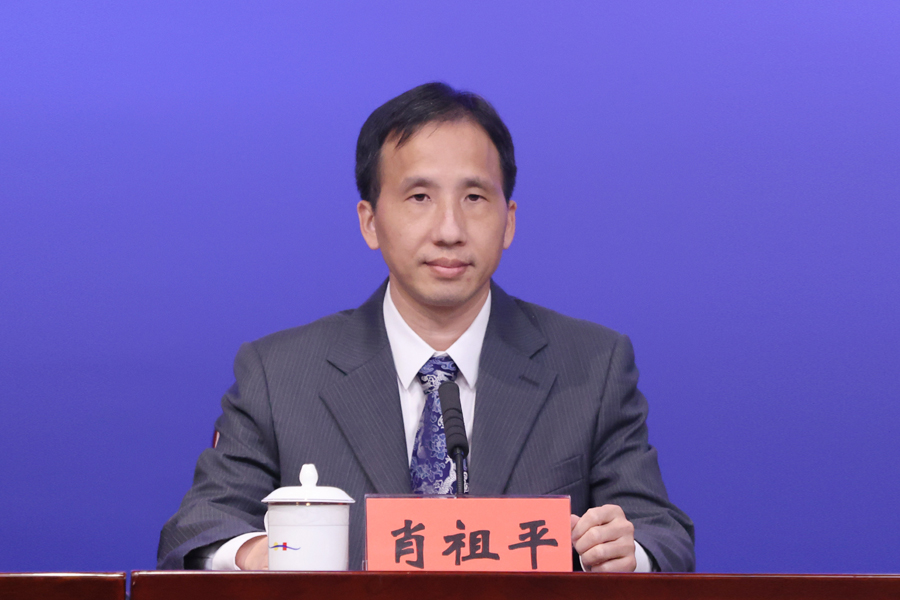 发布人市工业和信息化局副局长肖祖平