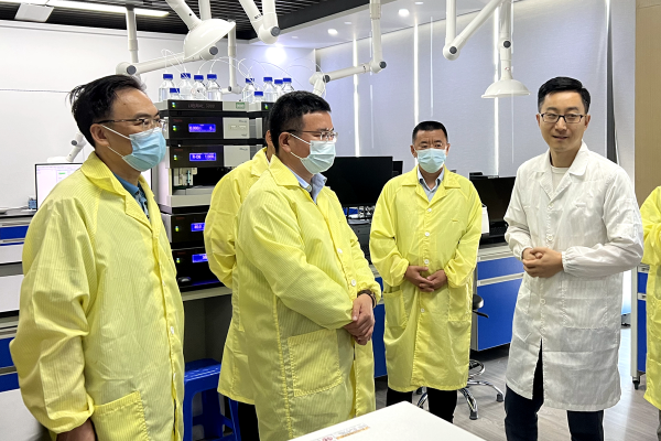 局党组成员、稽查局局长洪隽率队到宝安开展电子烟企业调研.jpg