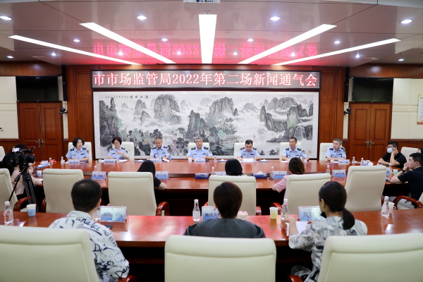 局党组成员、副局长李国伟出席市局第二场广告领域专场新闻通气会.jpg