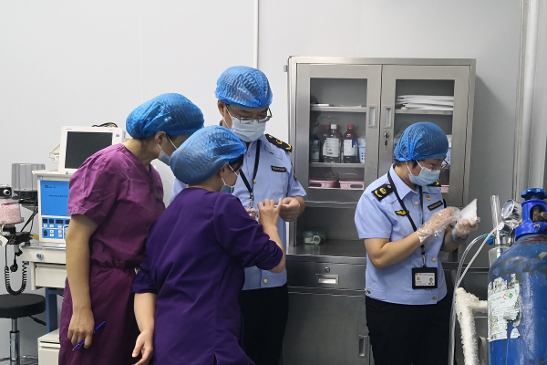 市市场监管局南山局迅雷而动开展医疗美容违法乱象专项整治守护市民健康美丽.jpg