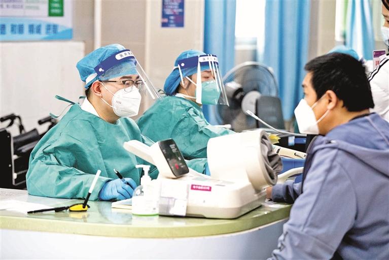 龙华：坚守医线 守护健康-深圳政府在线_深圳市人民政府门户网站