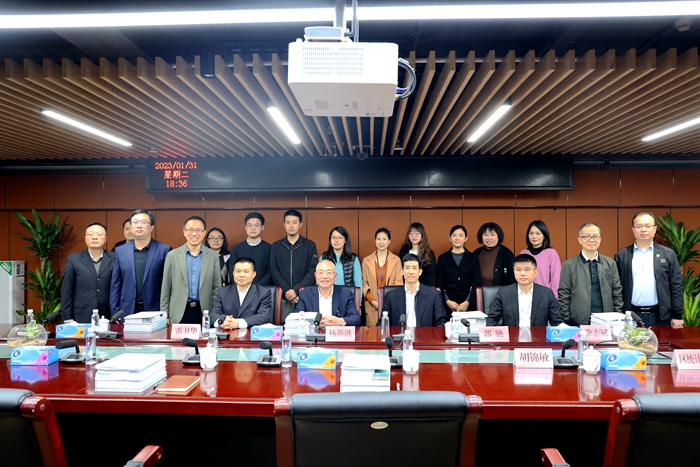 2023年1月31日，省统计局局长杨新洪到深圳市龙华区统计局调研 图为杨新洪与龙华区局各街道统计员合照.JPG