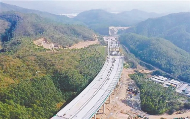 创智路控制性节点工程山谷大桥主体结构竣工。.jpg