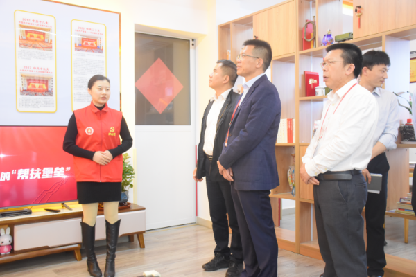 杨勇同志一行调研红星堡垒户