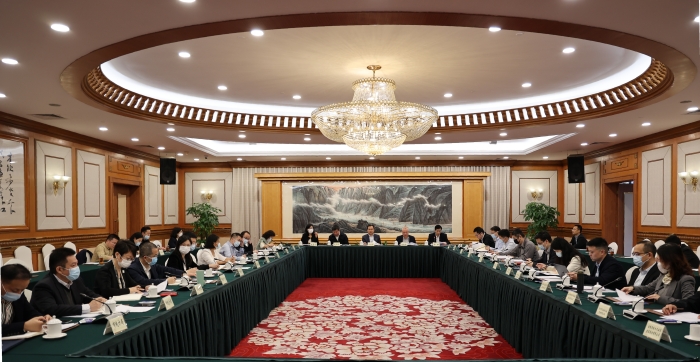 3月29日，国家统计局副局长盛来运来深调研经济形势 图为座谈会现场.jpg