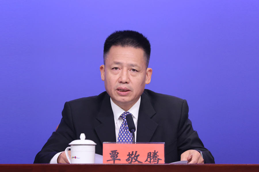 覃敬腾.jpg