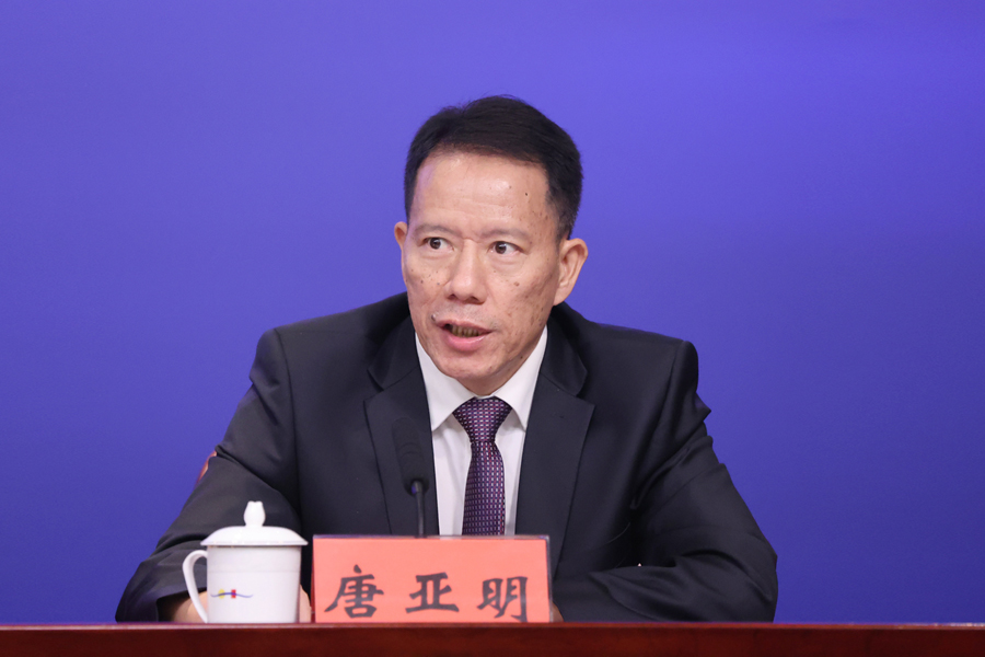 唐亚明.jpg