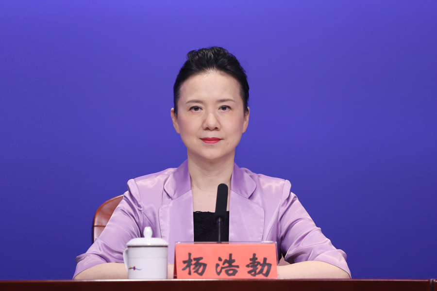 发布人第十届慈展会组委会办公室成员深圳市民政局副局长杨浩勃