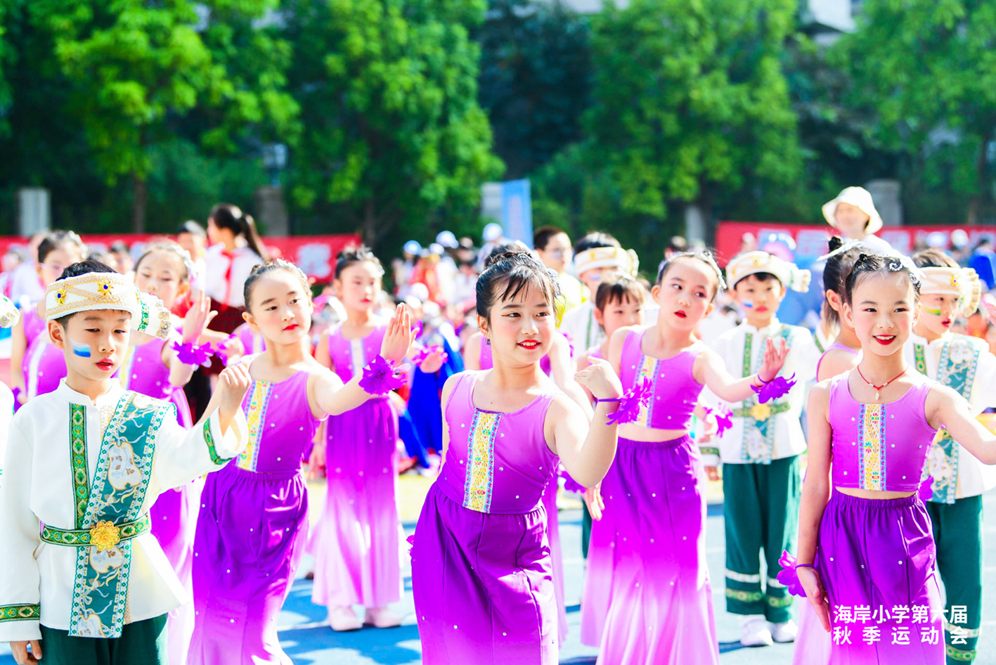 “一班一民族”促进学生理解中华大地多元民族文化。.jpg