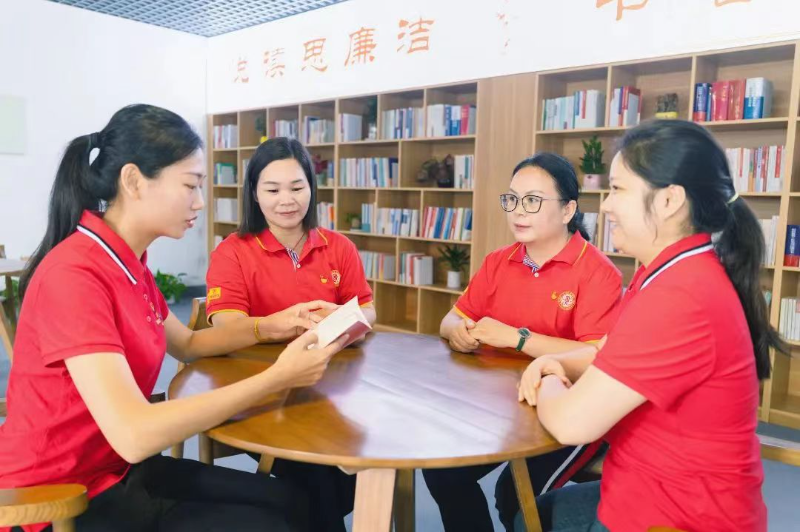 “话初心 践使命 我和党一起过生日” “话初心 践使命 我和党一起过生日”