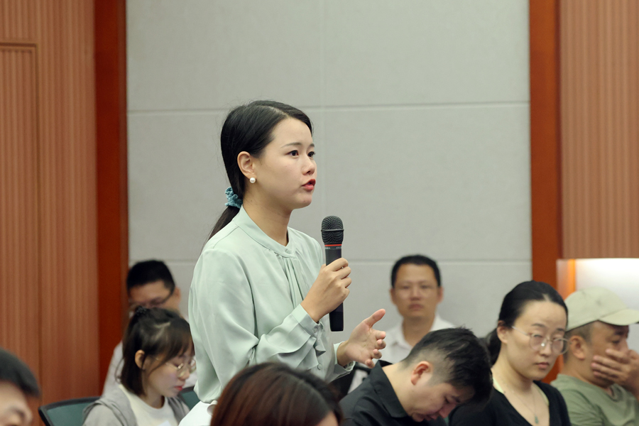 记者提问