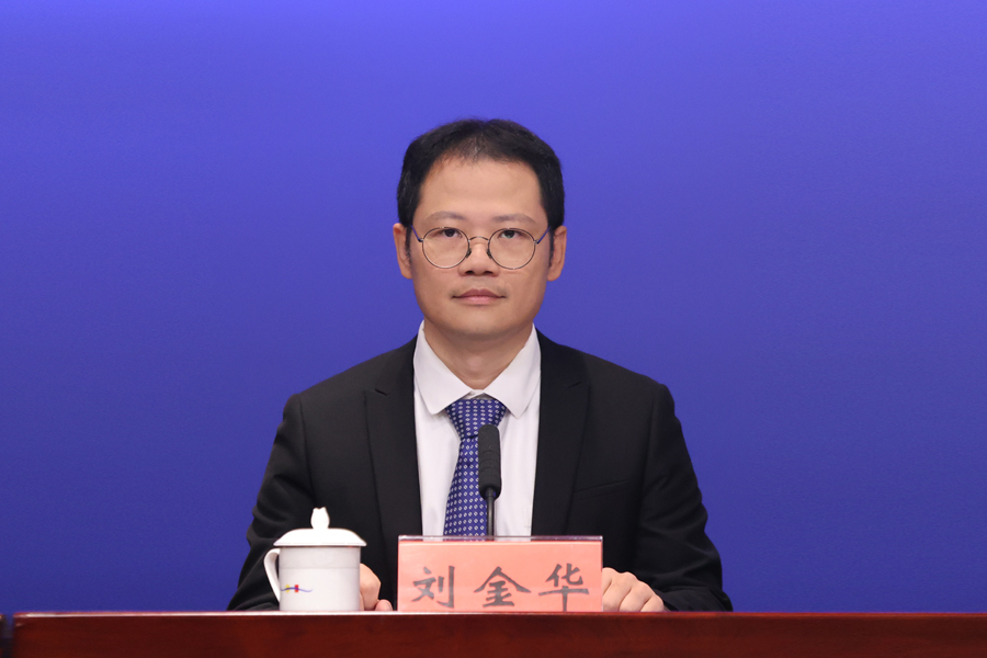 发布人：深圳市商务局流通和消费促进处处长 刘金华