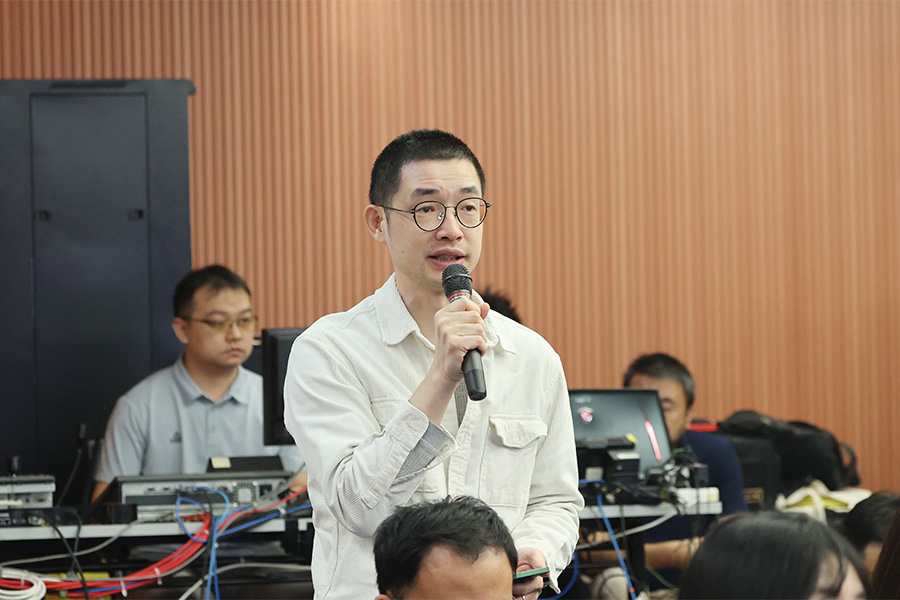 记者提问