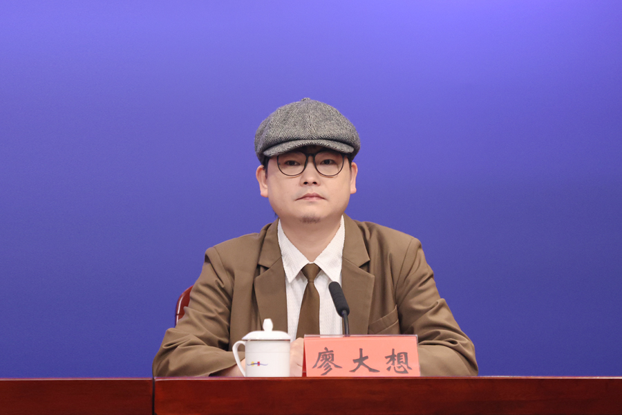 深圳都市民谣乐队“解忧口服液”主唱 廖大想