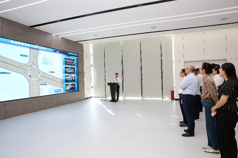 以党建助力新能源和智能网联汽车产业链高质量发展研讨交流会 以党建助力新能源和智能网联汽车产业链高质量发展研讨交流会.JPG