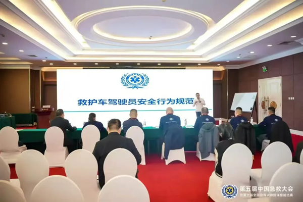 丁占法以《救护车驾驶员安全行为规范》为题参赛