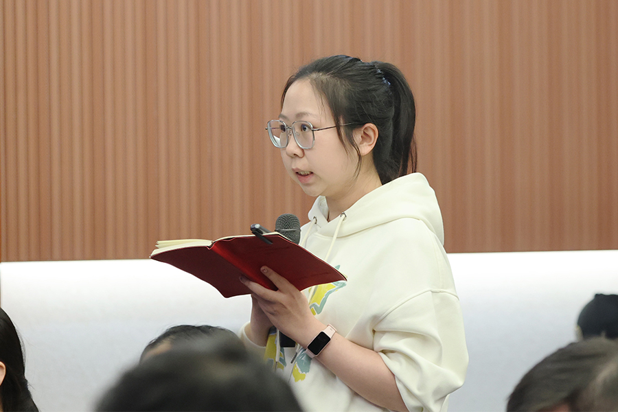 记者提问