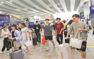 深圳铁路5日到达旅客超48万人次