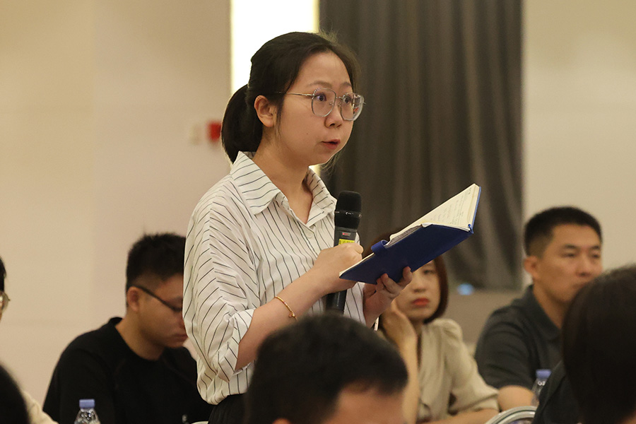 记者提问