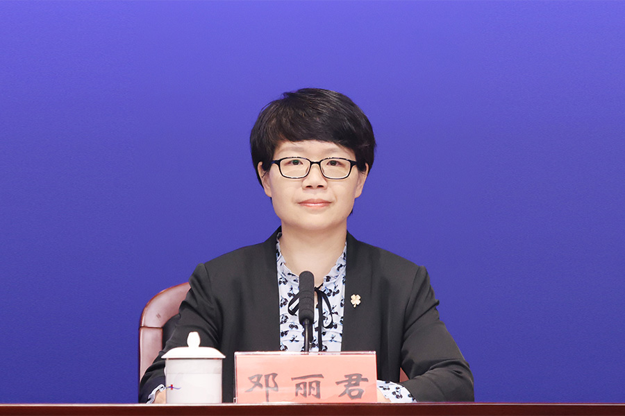 发布人：深圳市委宣传部副部长、市文明办主任 邓丽君
