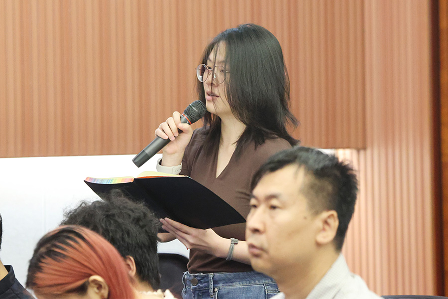 记者提问